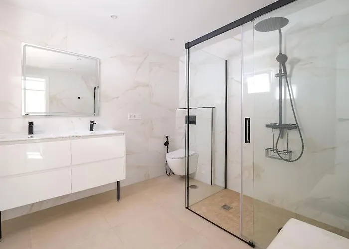 Spacious That Has It All! Вилла *