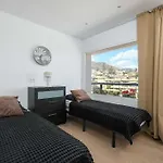 ヴィラ Spacious That Has It All! フエンヒロラ