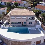 ヴィラ Spacious That Has It All!