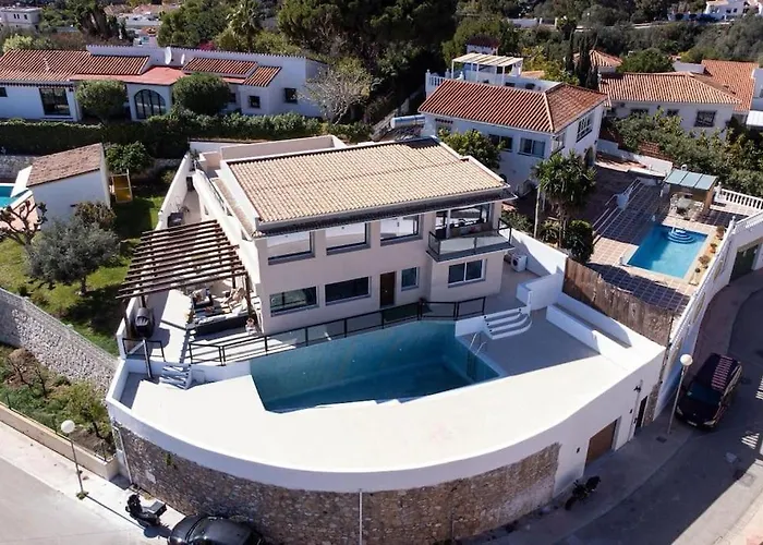 Spacious That Has It All! Villa Fuengirola